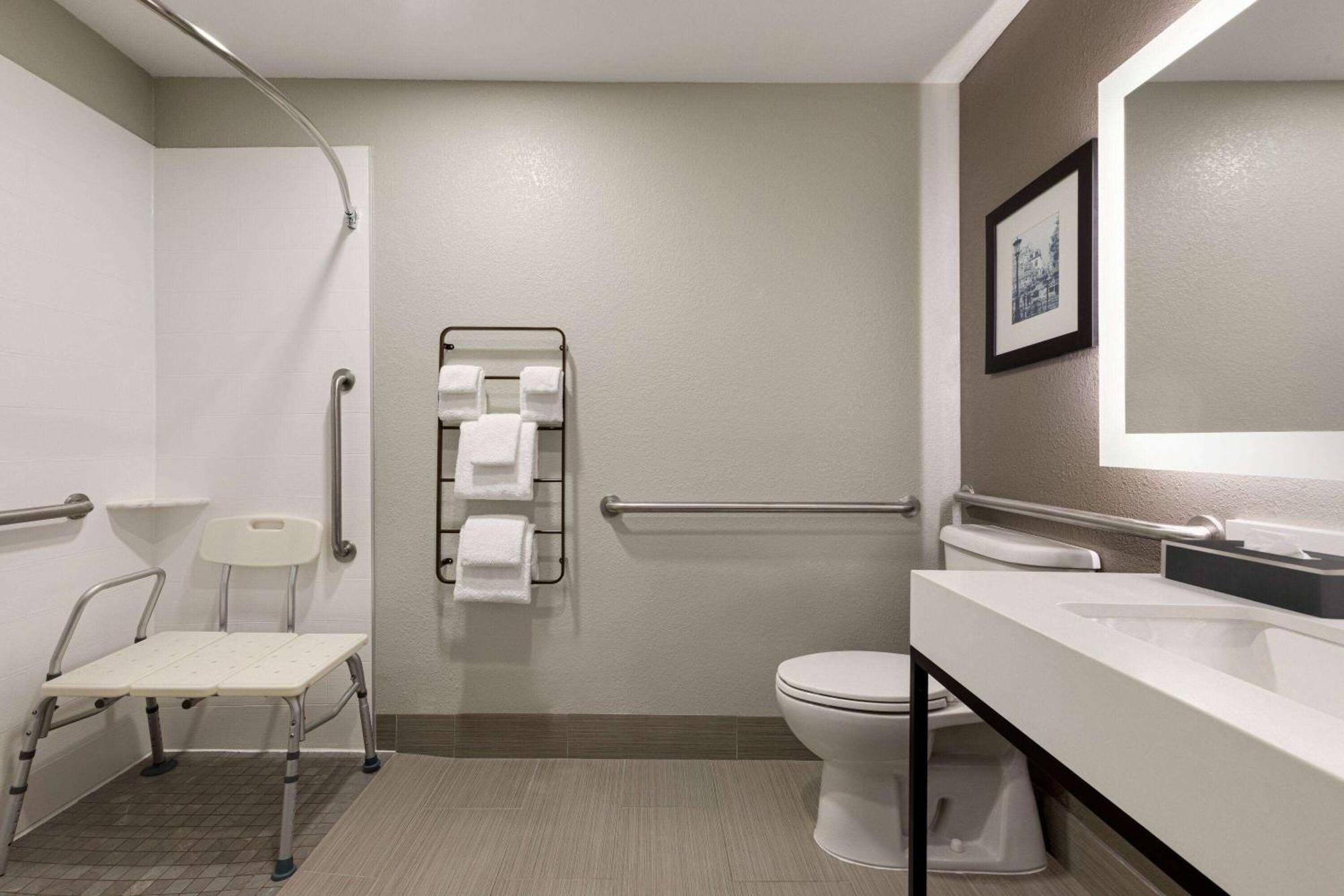 La Quinta By Wyndham Oxford - Anniston Hotel Buitenkant foto